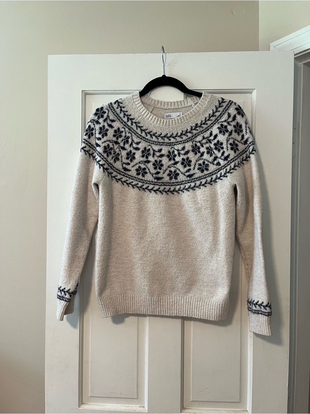 Croft & Barrow White and Blue Floral Winter Sweater